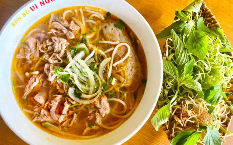 Bún bò Vị Nguyên hấp dẫn, đậm vị